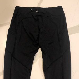 Lululemon Speed Tight IV Size 8 w/ Ruched detail